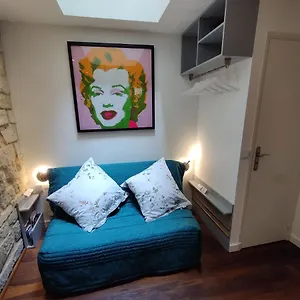 Lovers' Tiny House Inside Montmartre Appartamento